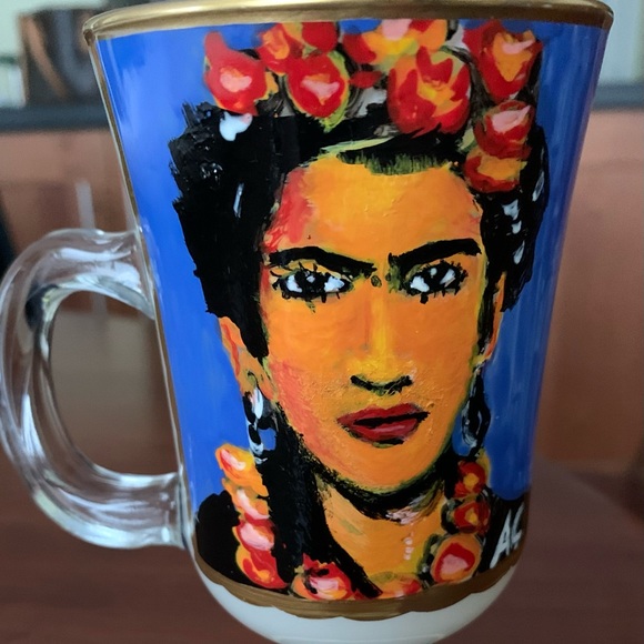 Handpainted Milky glass coffee mug with handle Frida Kahlo portrait gold border - Picture 5 of 6